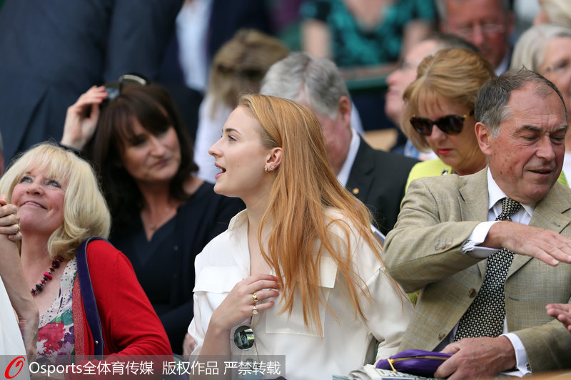 Ӣ����������Ů��Ա��Ȩ������Ϸ��������ɺɯ��ʷ���˵�Sophie Turner��ս