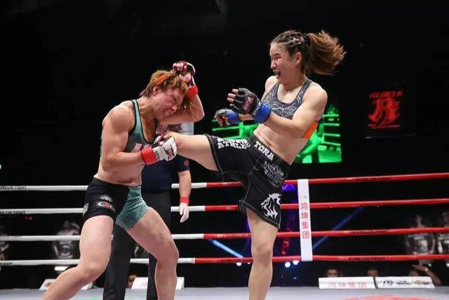 

MMA女皇放話：我的冠軍你別動

12月15日，昆侖決綜合格斗冠軍賽7，將在北京市大興區西紅門世界搏擊中心拉開帷幕。根據賽前調查，中國MMA女皇張偉麗的比賽是廣大拳迷們最為期待的比賽之一。【詳細】 