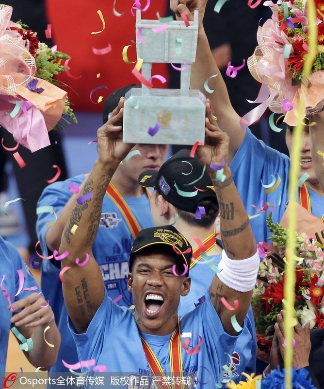 馬布裡說，他願留在中國。馬布裡說，他深愛著北京。馬布裡說，他感謝這裡的所有人。