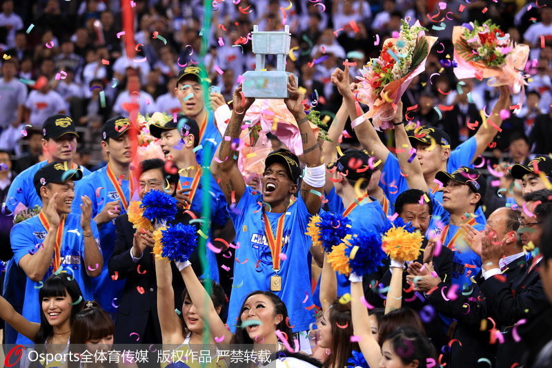 在北京隊主教練閔鹿蕾眼中，是馬布裡盤活了球隊，“北京隊可以沒有我，但不能沒有馬布裡。”