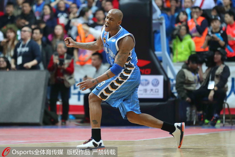 2017年2月20日，馬布裡在北京渡過了自己40歲的生日。盡管本賽季北京在最后一輪錯失進入季后賽的資格，但馬布裡對陣上海的FMVP級表現、面對四川投入的絕命三分都會成為CBA永不銘滅的記憶。