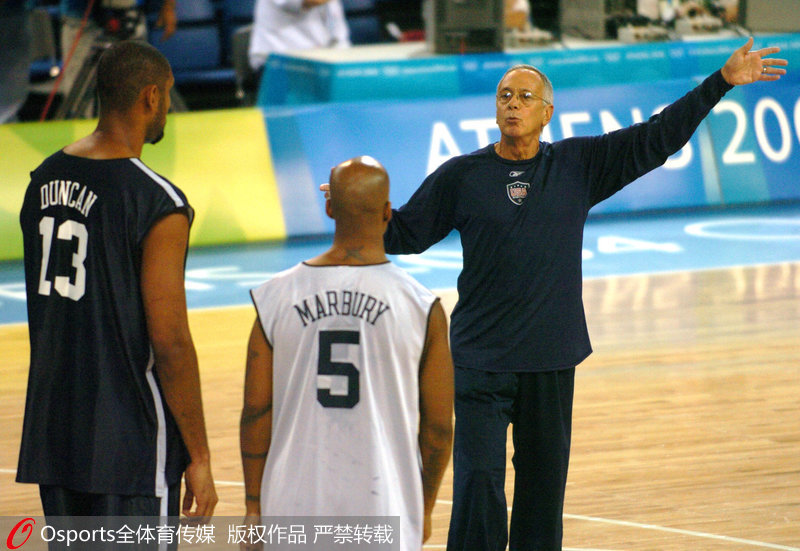 2005-06賽季結束時，尼克斯隊的糟糕表現以及馬布裡和教練的公開爭吵使得他的社會名譽急劇下降，紐約日報的記者稱他是“紐約最受人責罵的運動員”。