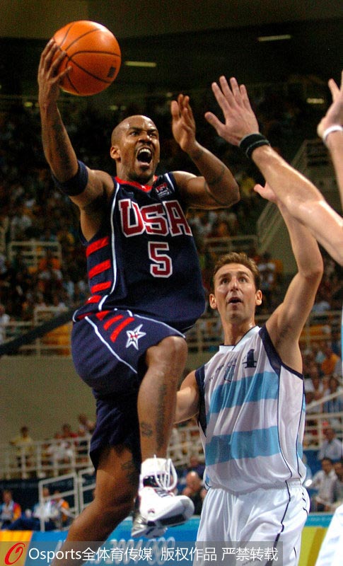 在2004年夏季奧運會中，馬布裡加入了美國夢之四隊，盡管馬布裡在和西班牙國家男子籃球隊的比賽中砍下31分，但是美國隊第一次在NBA職業球員參加的情況下未能拿到金牌。他和他的隊友們最終隻拿到了銅牌。