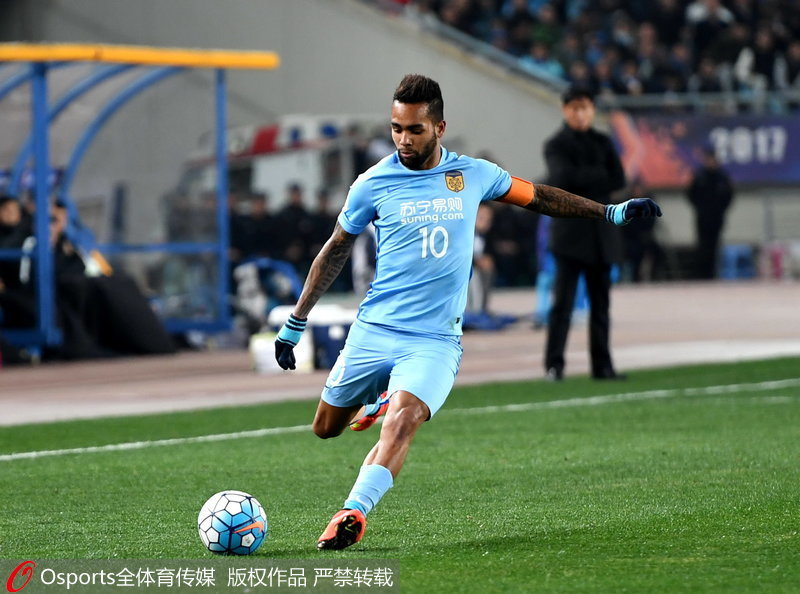 蘇寧特謝拉主罰任意球