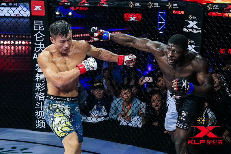 鴻坤昆侖決MMA10 王賽衛冕、林荷琴上演暴力KO