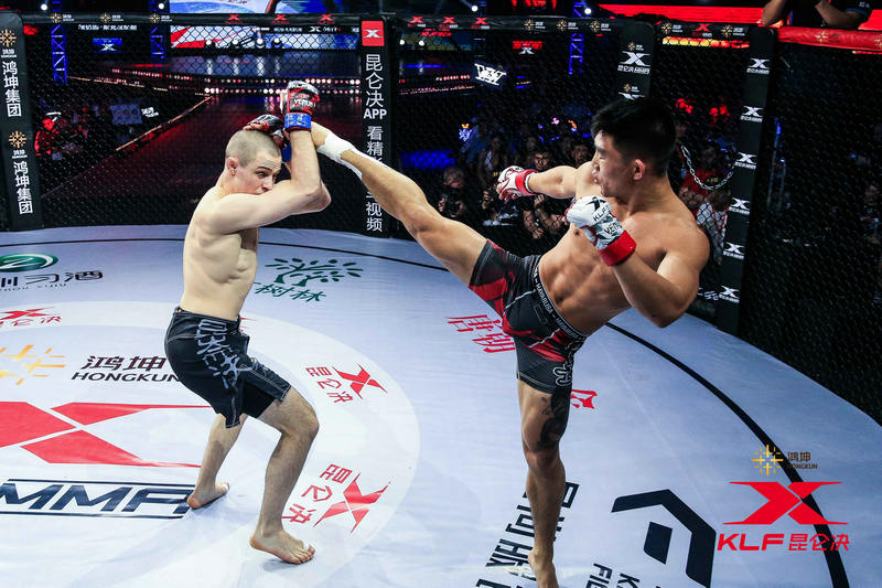 鴻坤昆侖決MMA10 王賽衛冕、林荷琴上演暴力KO【4】