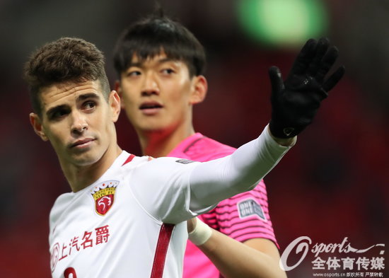 2017年4月11日，2017亞冠聯賽小組賽F組：浦和紅鑽1：0勝上海上港 ，賽后謝場連續罰失點球的奧斯卡難掩失落之情。 