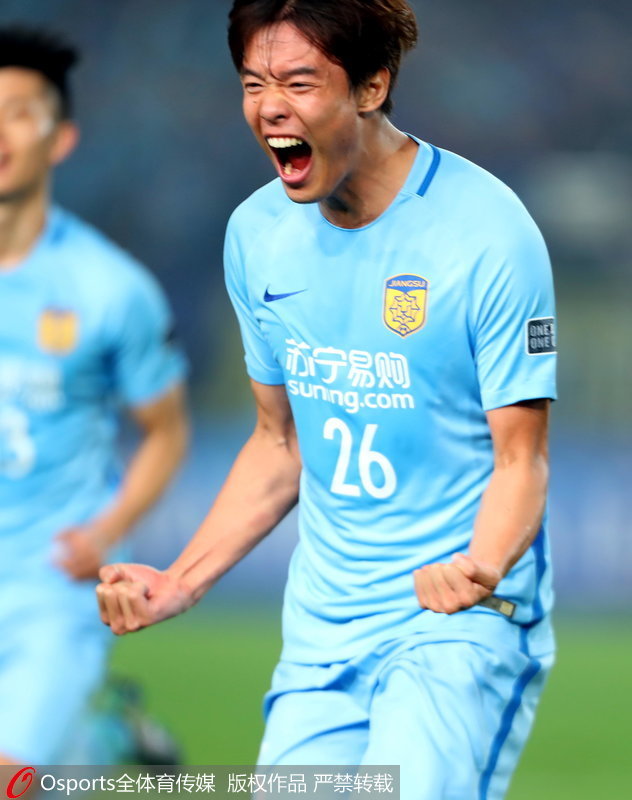 江蘇蘇寧隊外援洪正好慶祝進球