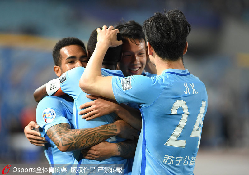 江蘇蘇寧隊外援拉米雷斯、外援特謝拉、高天意等慶祝