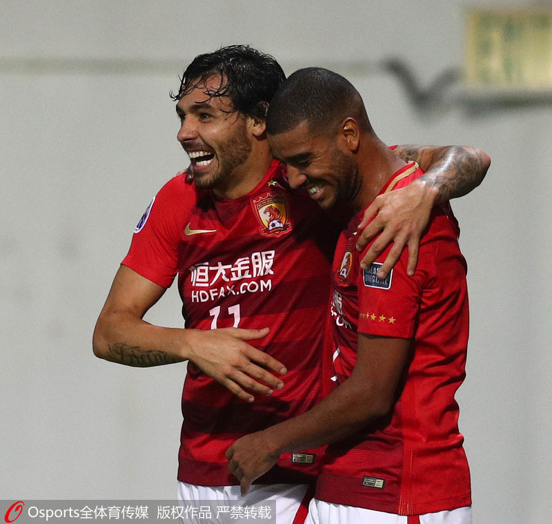 阿蘭、高拉特慶祝進球