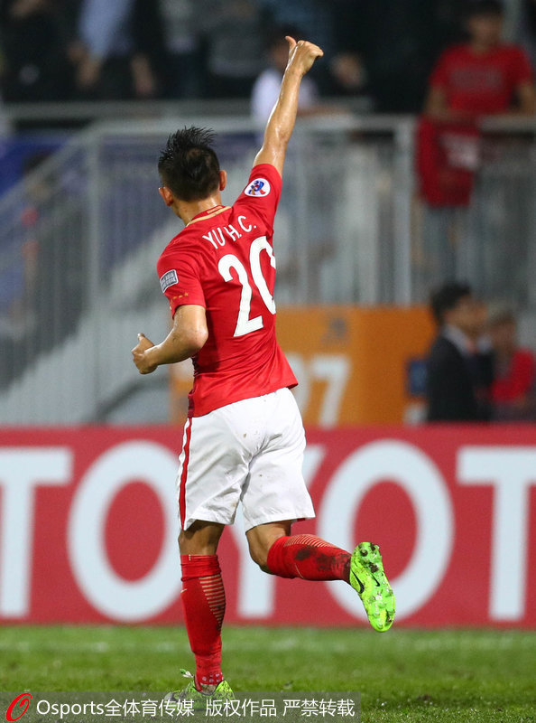 於漢超慶祝進球