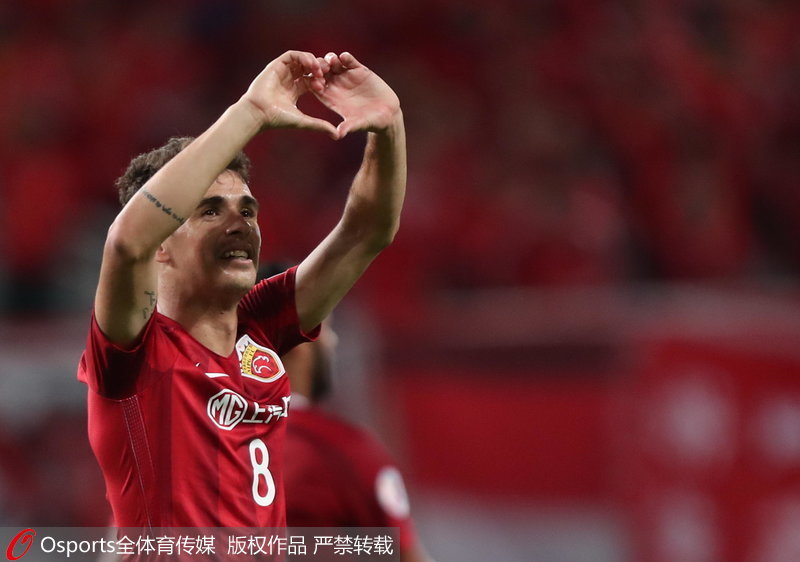 奧斯卡進球后擺出愛心手勢