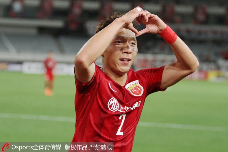 張衛進球后同樣擺出愛心手勢