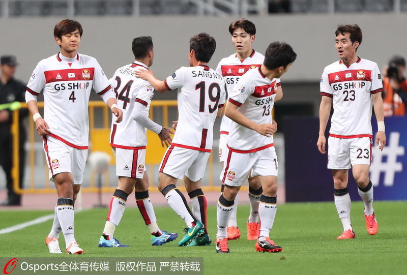 首爾FC進球后慶祝