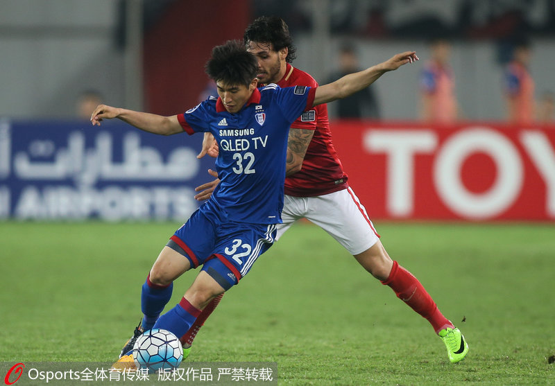 水原三星隊張鎬翼帶球