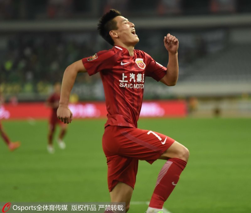上港前鋒武磊進球后奔跑慶祝