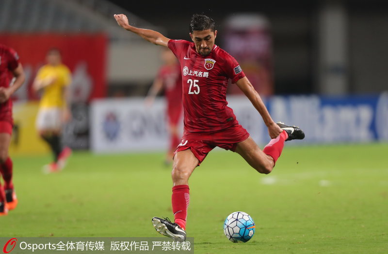 上海上港隊外援艾哈邁多夫射門