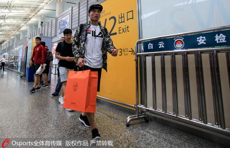 恆大隊鄭智出站