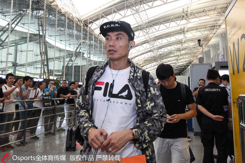 恆大隊鄭智表情嚴肅