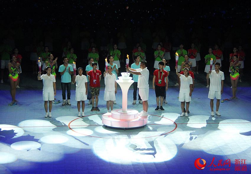 �������