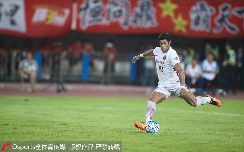 上港隊胡爾克主罰任意球