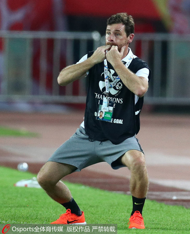 上港隊主帥博阿斯場邊激情指揮