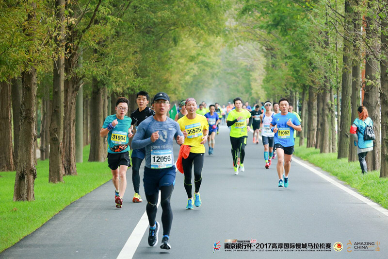 奔跑林蔭大道