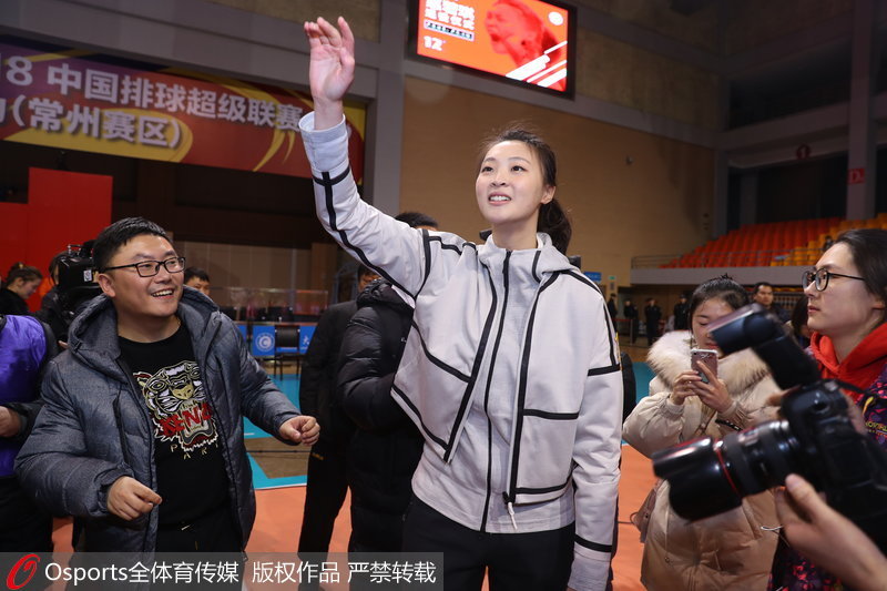 惠若琪向球迷揮手致意