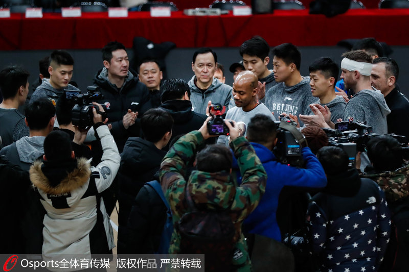 �����ﱻ����Χס