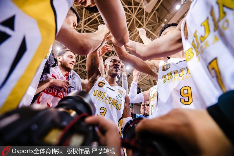 ����������ѹ�ͬ��ףʤ��