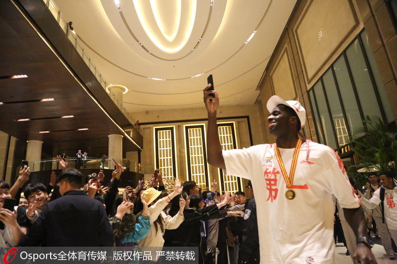 ������Ա�ִ�פ�ؽ������Լе�����