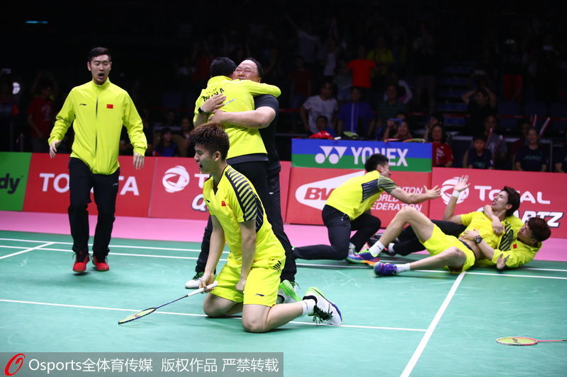 中國隊慶祝勝利