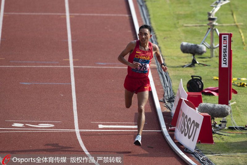 中國選手多布杰沖線瞬間