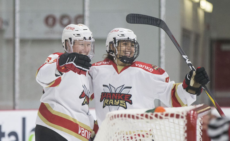 CWHL-中國本土華裔球員全面開花 揭幕戰萬科陽光5-1橫掃多倫多【2】