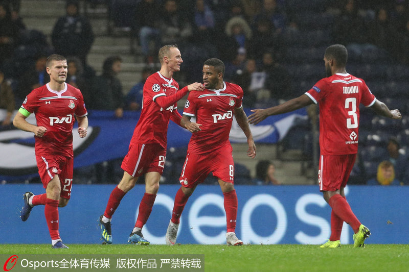 莫斯科火車頭球員慶祝進球