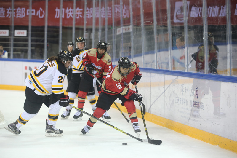 CWHL方新兩分文露首秀進球 萬科10-1大勝刀鋒奪三連勝【4】