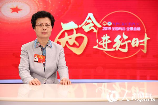 全國政協委員、北京冬奧組委體育部副部長王艷霞參與人民網2019《兩會進行時》特別節目"冬奧時刻"。人民網 王雪純攝