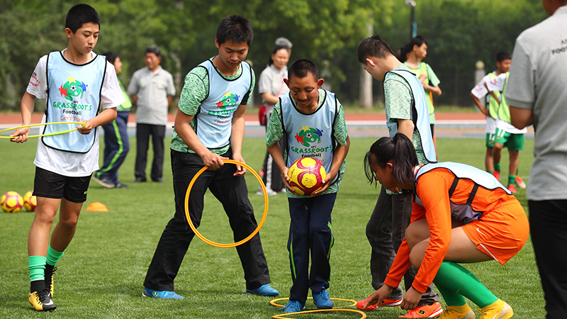 С��Ա��һ������Ϸ