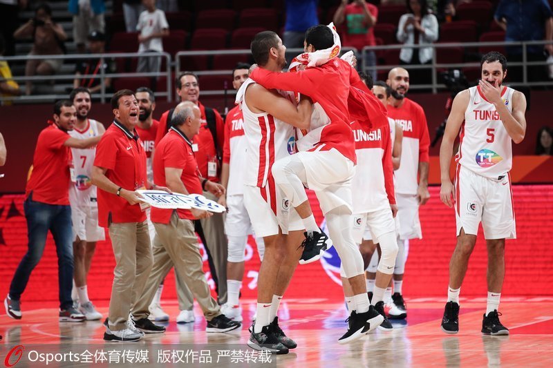 突尼斯隊慶祝勝利