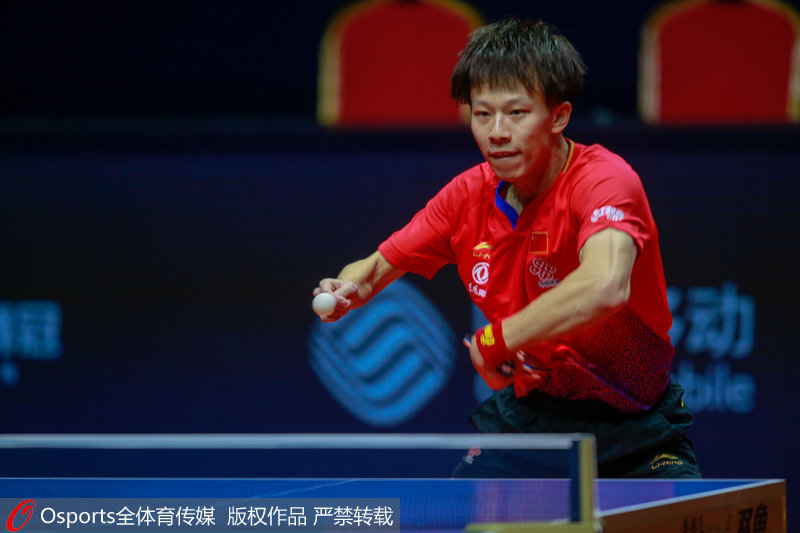 林高遠反手回球