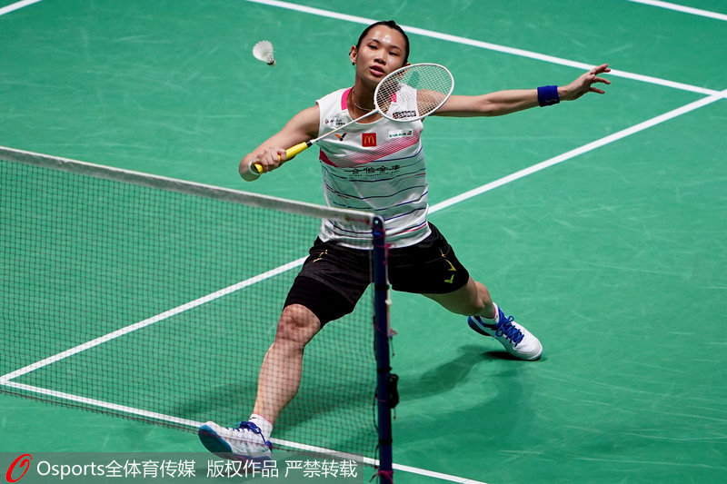 戴資穎上步擊球