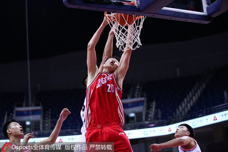 青島隊趙戌宏扣籃