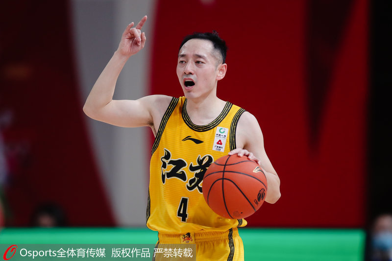 高清：哈德森加冕CBA總得分王 山東111比73大勝江蘇 