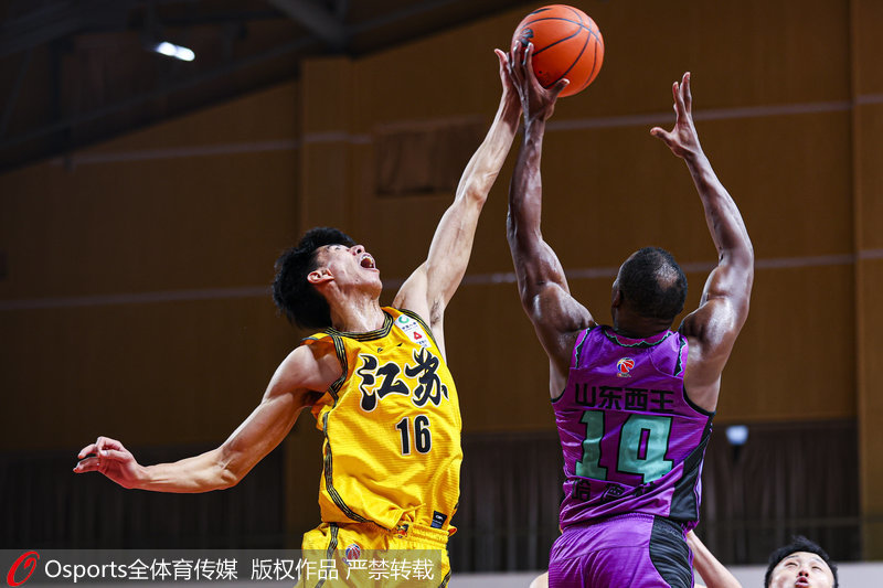 高清：哈德森加冕CBA總得分王 山東111比73大勝江蘇 